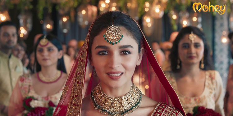 Alia Bhatt looked like a dream Bride in the commercial of Manyavar Mohey. |  Beautiful bollywood actress, Bollywood celebrities, Bollywood actress