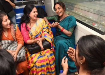 Zee TV transforms Mumbai AC Local Trains into moving Billboards for ‘Bas Itna Sa Khwaab’